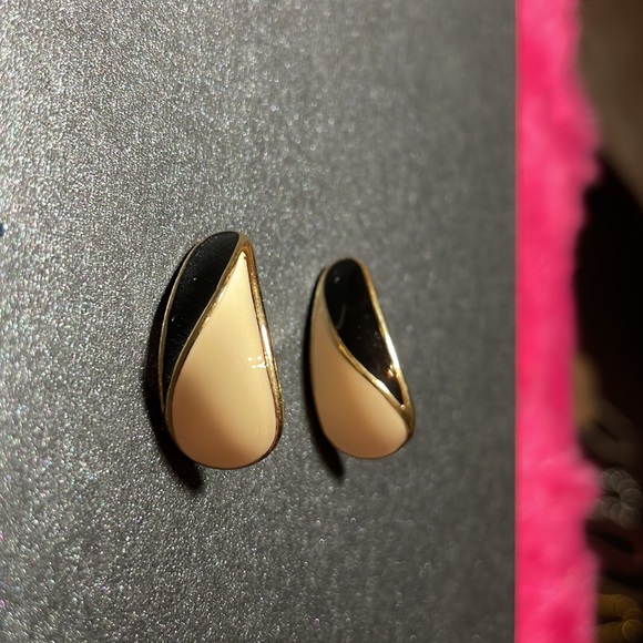 Jewelry - 7 for $20 Vintage Pierced Earrings